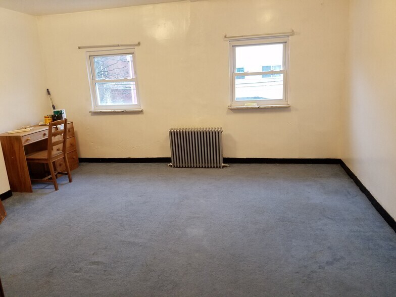 bedroom 2 or living room - 10 Cable Pl