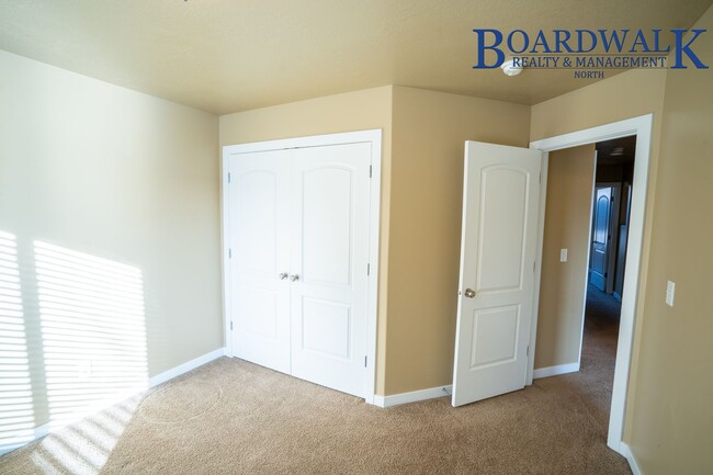Building Photo - 3 Bed 3 Bath in Layton