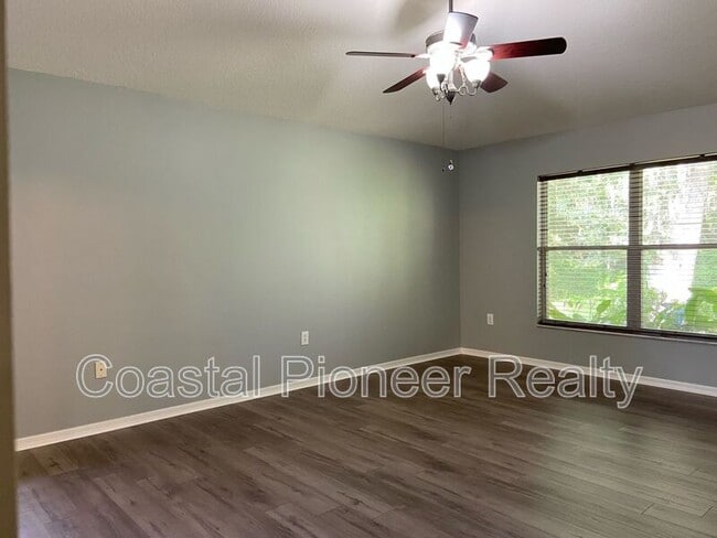 Building Photo - 10542 San Travaso Dr