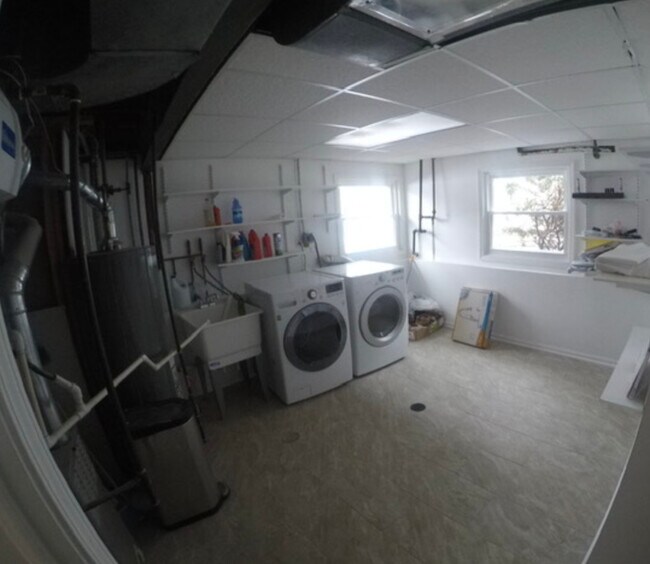 Building Photo - 1006 Brookside Ln