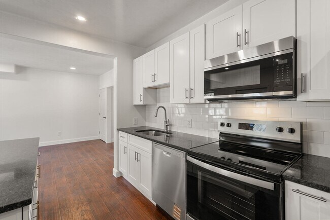 Building Photo - 99 Main St