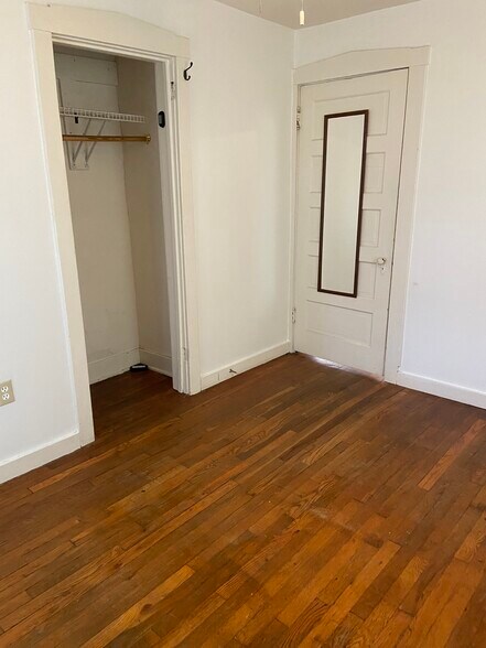 Building Photo - 24 E Maple St