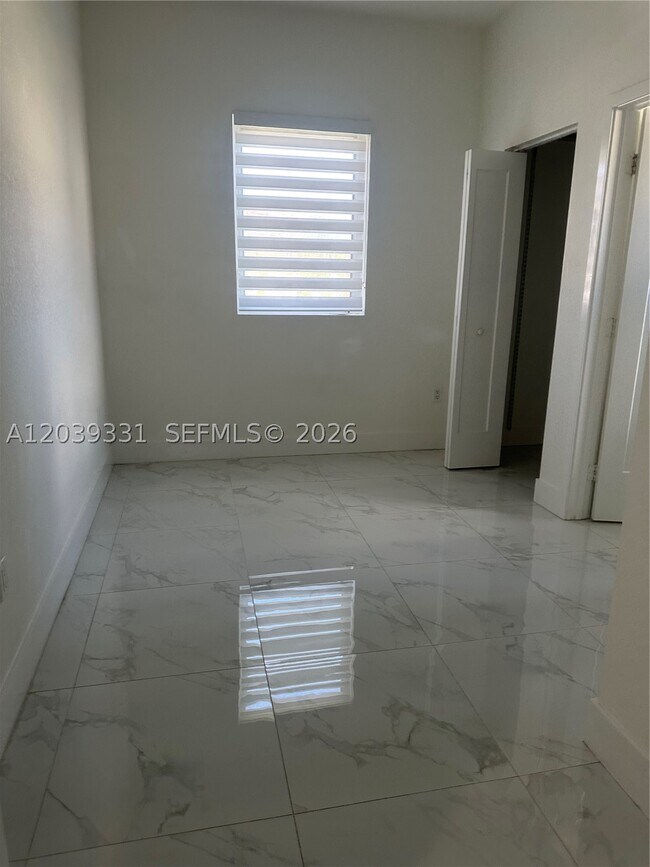 Building Photo - 6410 SW 139th Ave