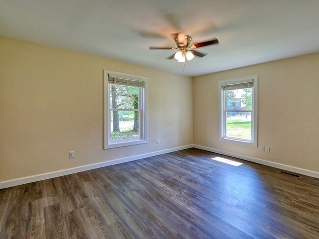 Building Photo - Waterfront Living in Historic Milton! 3-be...