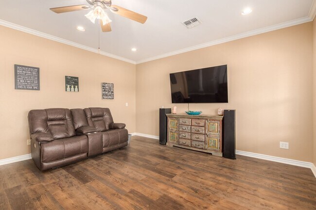 Building Photo - Beautiful 4 Bedroom Home on 1.25 ACRES in QUEEN CREEK!