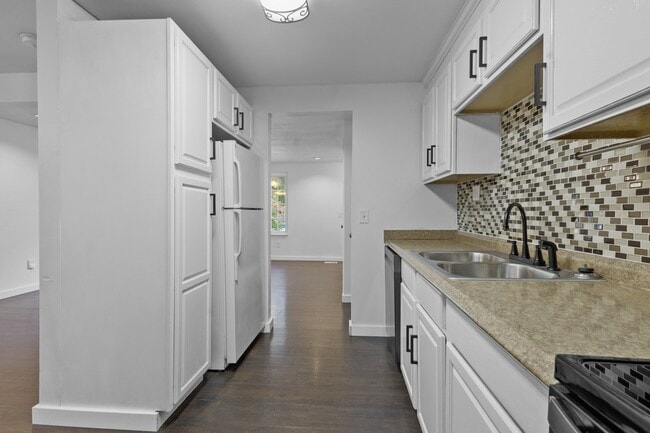 Building Photo - 4638 Vallejo Dr