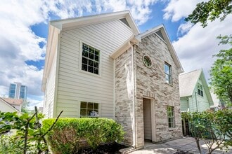 Building Photo - 2802 Austin St