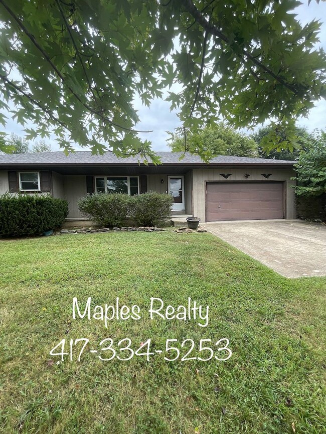 Primary Photo - NEW LISTING 3 Bedroom, 2 Bath Home in Rock...