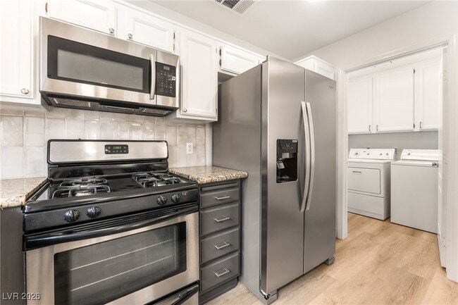 Building Photo - 1813 Navajo Lake Way