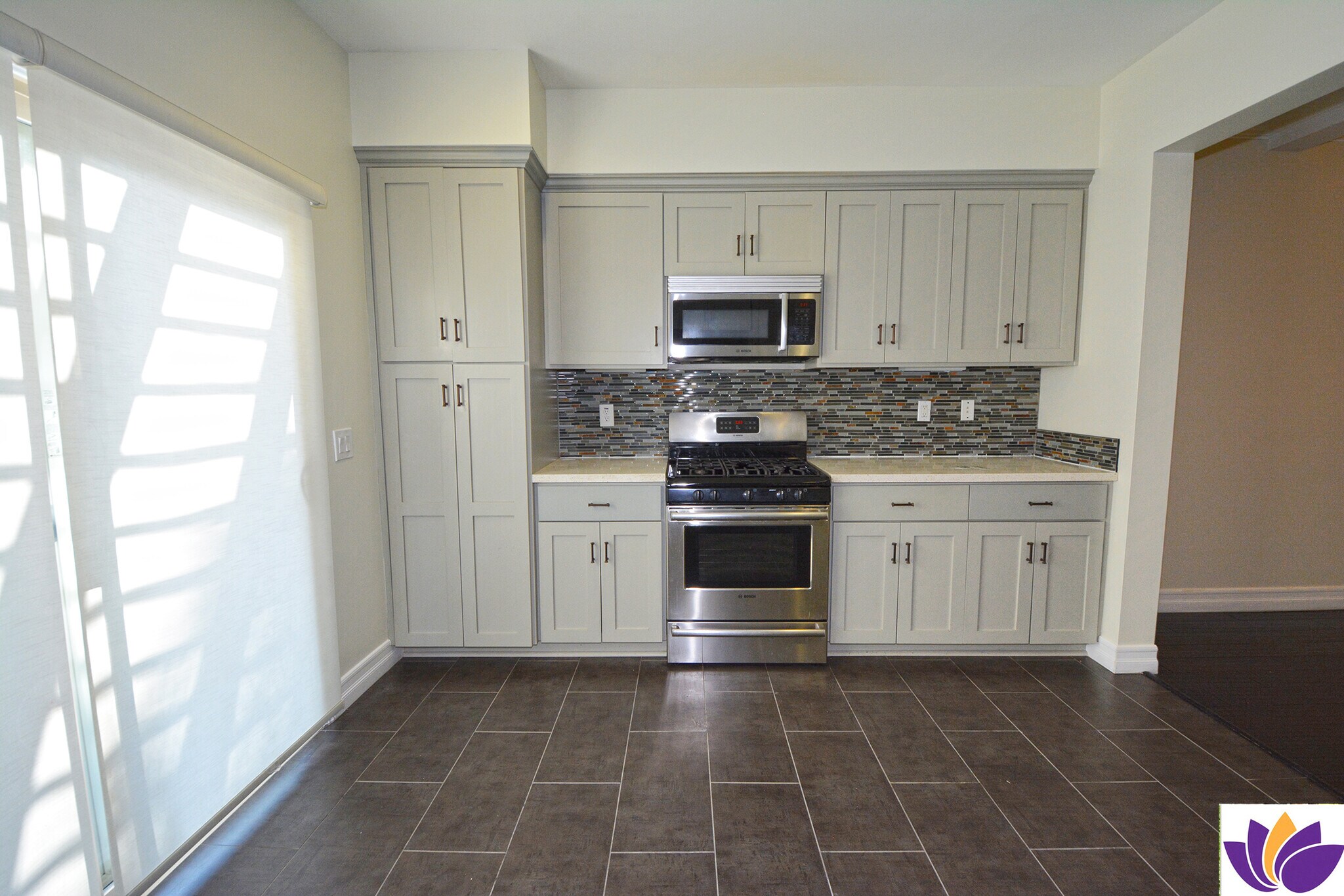 Building Photo - 1093 Avoca Ave
