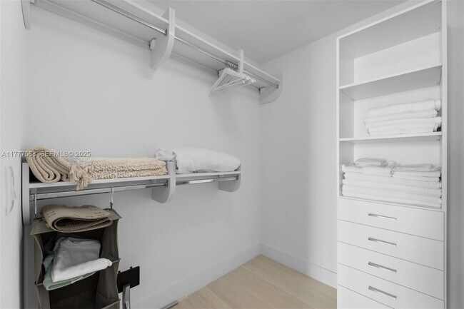 Building Photo - 2900 NE 7th Ave