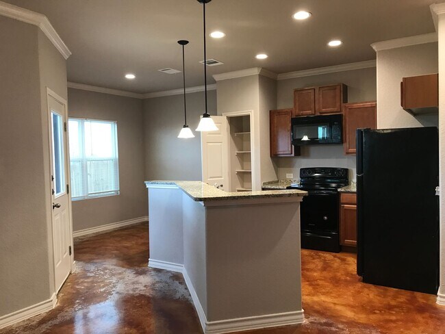 Building Photo - Townhome for rent