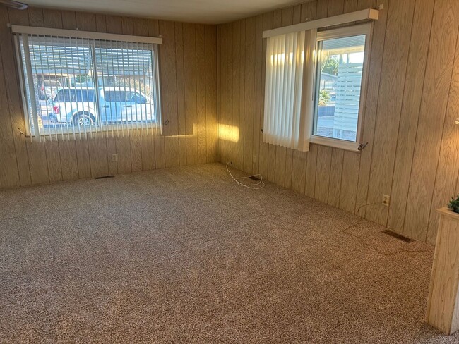 Building Photo - 2 bedroom long term rental in Sun Lakes