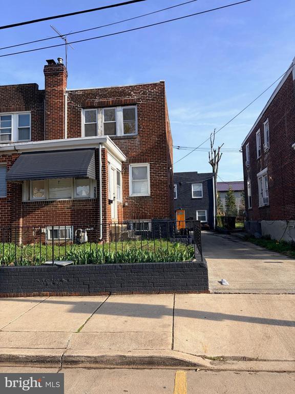 Building Photo - 220 N 9th St