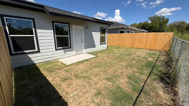 Building Photo - 3205 Bourland St