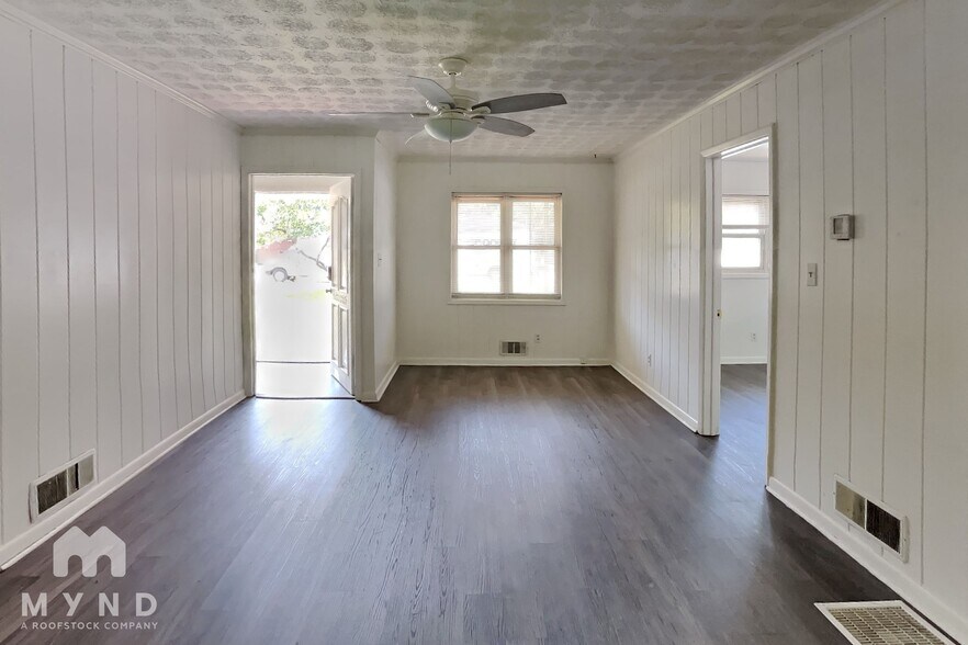 Building Photo - 1429 Vesta Ave