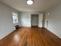 Building Photo - 1080 Rhinelander Ave