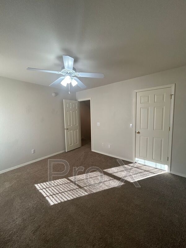 Building Photo - 3005 SW Amberwood Ave