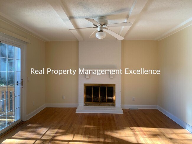 Building Photo - Renovated Raleigh Ranch, Convenient To 440...