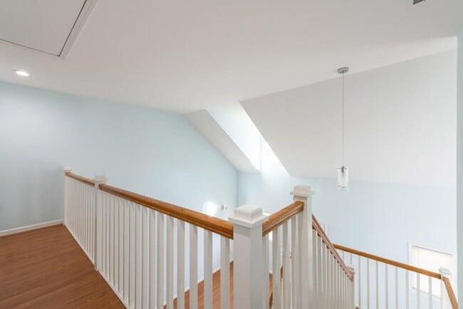 Building Photo - 342 Mathews Ave NE