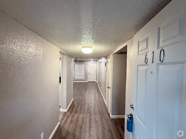 Building Photo - 6012-6012 Westridge Ln