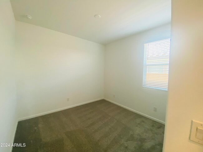 Building Photo - 5531 S 23rd Dr