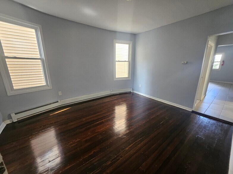 Living room - 209 N 15th St