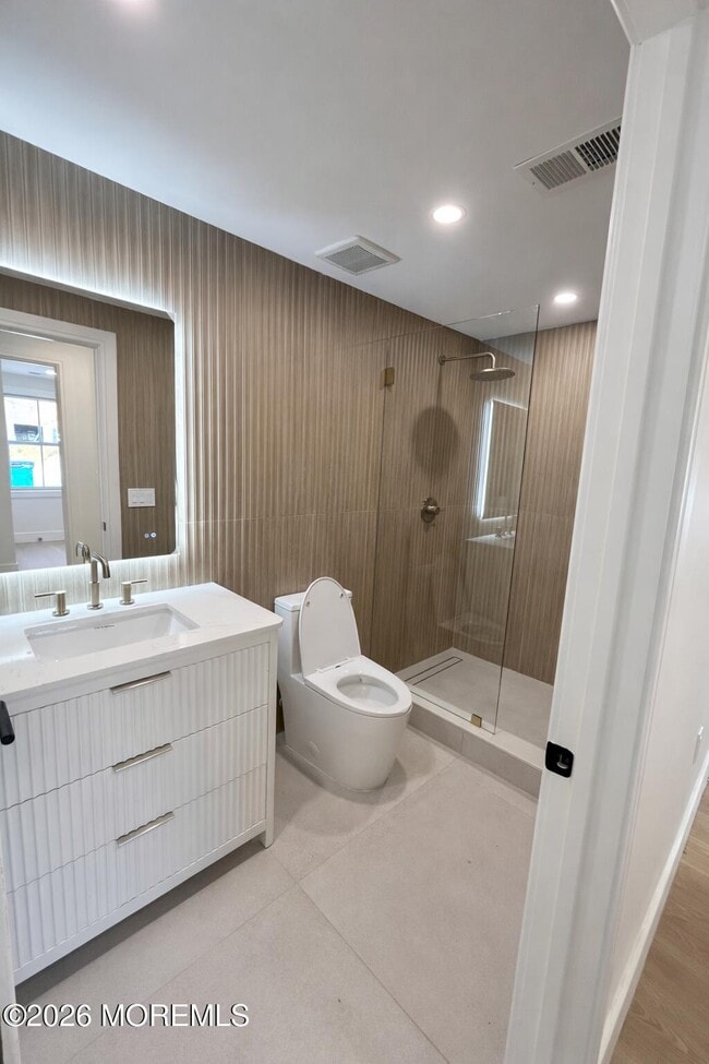 Building Photo - 20 Roslyn Dr