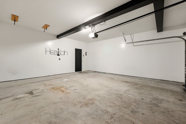 Building Photo - 5350 Brookway Dr