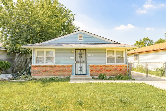 Building Photo - 3227 Nelson Ave