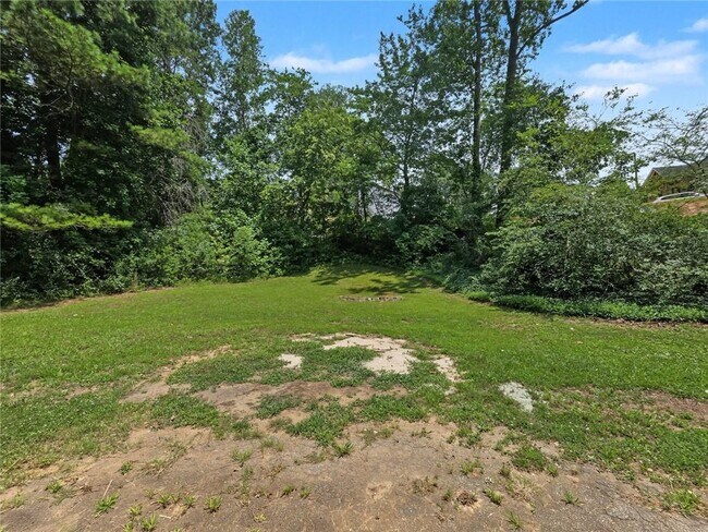 Building Photo - 3542 Shoreland Dr