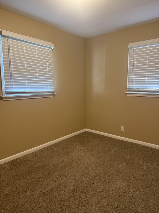Building Photo - 5955 Windy Hill Cir S