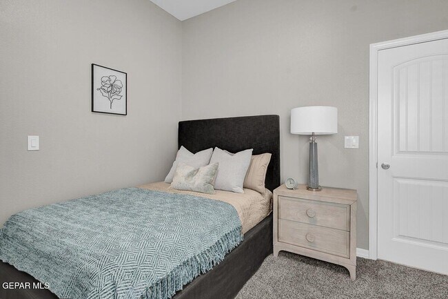 Building Photo - 15340 Resolve Dr
