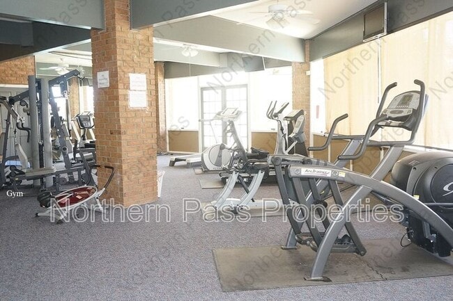 Building Photo - 4433 N Stanton St