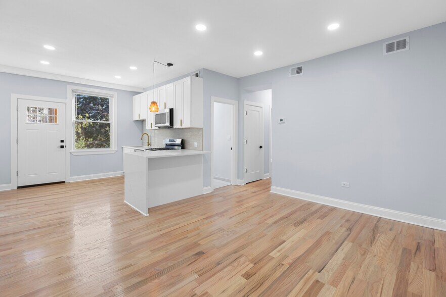 Primary Photo - 3805 W Belle Plaine Ave