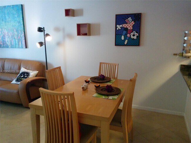 Building Photo - 1200 Brickell Bay Dr