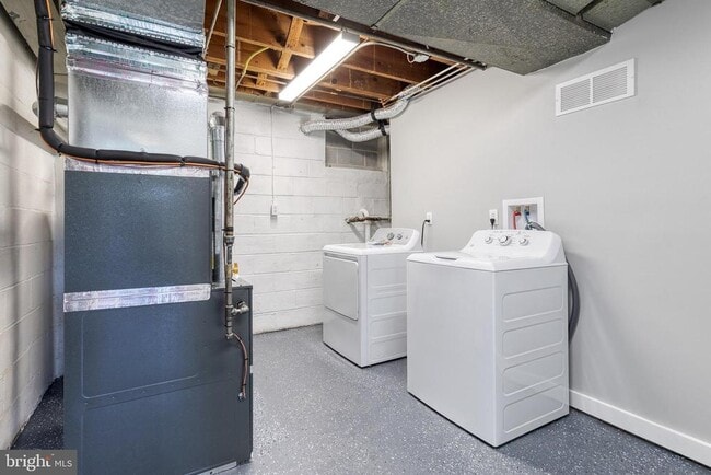 Building Photo - 633 Lucia Ave