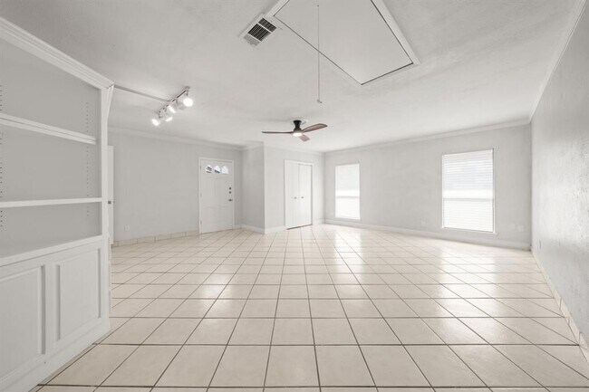 Building Photo - 1813 Parker Ln