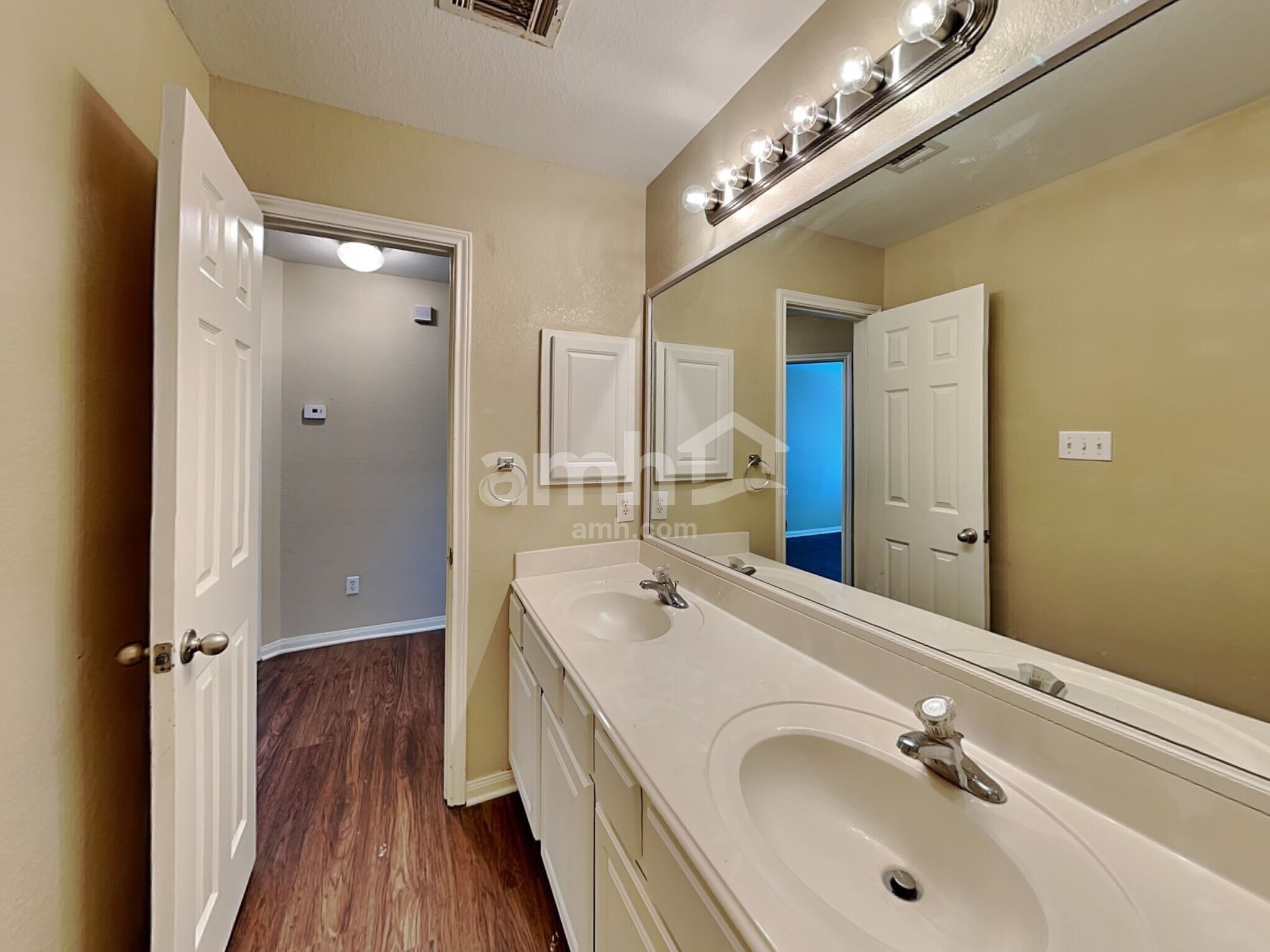 Building Photo - 2526 Deer Forest Dr