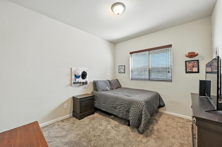 Building Photo - 10525 Wild Meadow Way