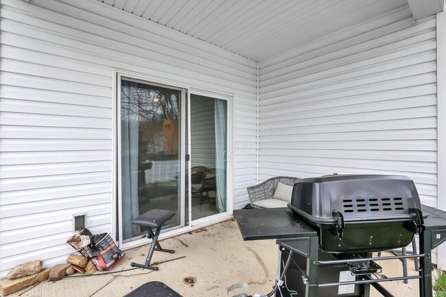 Building Photo - 383 Kells Ct E