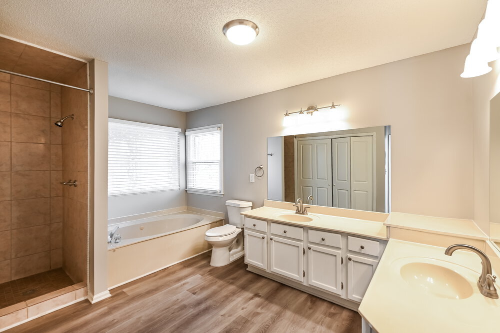 Building Photo - 4220 Pineset Dr