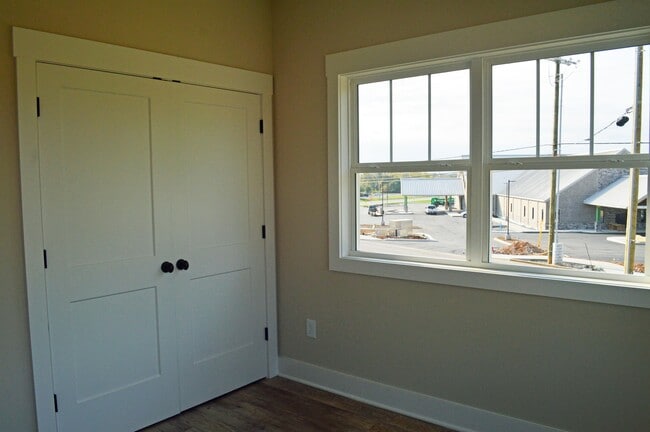 Building Photo - 803 Coles Ferry Pike