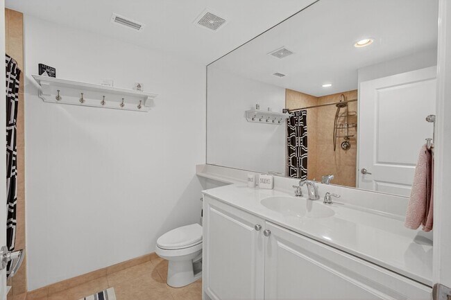 Building Photo - 275 NW Flagler Ave