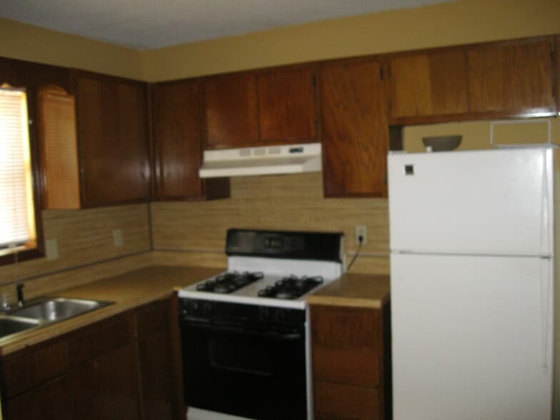 Building Photo - 927 Silverwood Dr