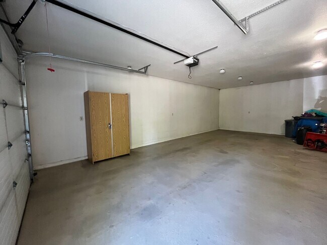 Building Photo - 757 Joy Dr