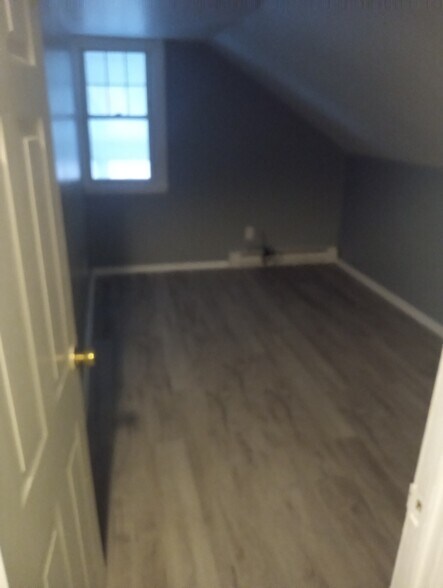 Building Photo - 1560 Corbin Ave