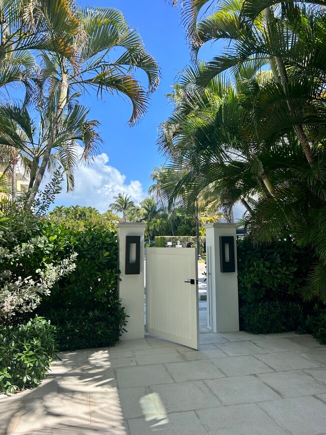 Building Photo - 122 Peruvian Ave