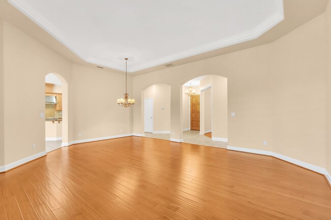 Building Photo - Gorgeous Single Story Home with a Sparklin...