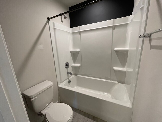 Building Photo - 5BD/3BA Beautiful home within Braeburn nei...